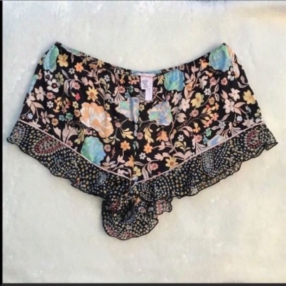 Victoria’s Secret Pajama Short - Picture 1 of 2